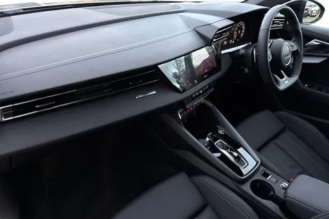 DA25EDJ Audi A3 Black Edition 35 TFSI 150 PS S tronic Thumbnail #16