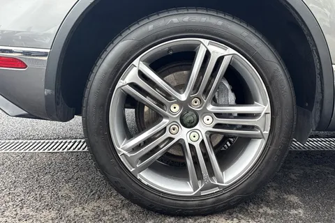 MW66ZTF Volkswagen Touareg 3.0 V6 TDI BlueMotion Tech 262 R-Line 5dr Tip Auto **NAPPA LEATHER** Thumbnail #12