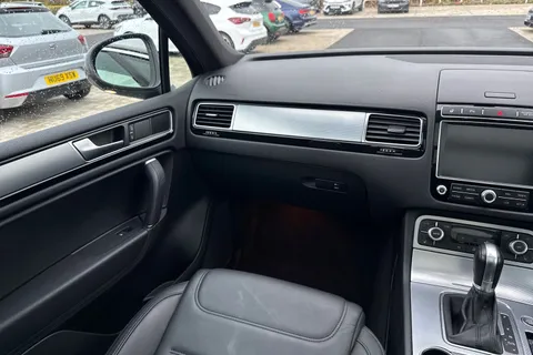 MW66ZTF Volkswagen Touareg 3.0 V6 TDI BlueMotion Tech 262 R-Line 5dr Tip Auto **NAPPA LEATHER** Thumbnail #21
