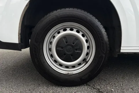 DG25EXZ Volkswagen Transporter 2.0 TDI 150 Commerce Plus Van Thumbnail #11