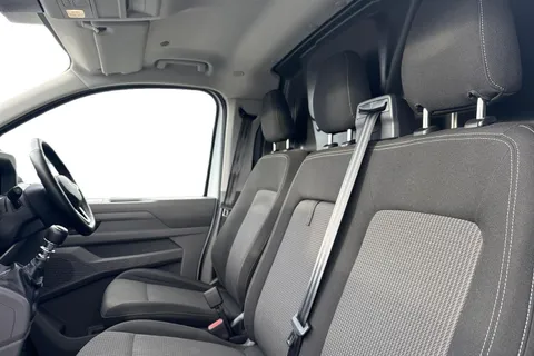 DG25EXZ Volkswagen Transporter 2.0 TDI 150 Commerce Plus Van Thumbnail #16