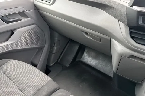 DG25EXZ Volkswagen Transporter 2.0 TDI 150 Commerce Plus Van Thumbnail #20