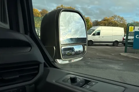 DG25EXZ Volkswagen Transporter 2.0 TDI 150 Commerce Plus Van Thumbnail #21