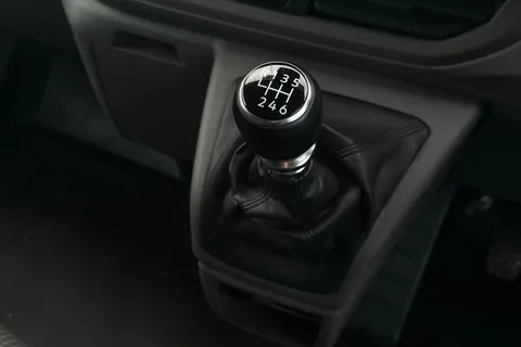 DG25EXZ Volkswagen Transporter 2.0 TDI 150 Commerce Plus Van Thumbnail #23