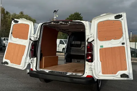 DG25EXZ Volkswagen Transporter 2.0 TDI 150 Commerce Plus Van Thumbnail #32