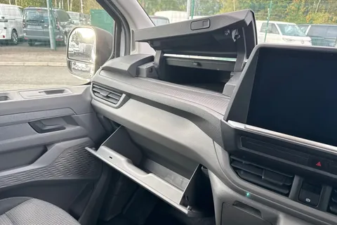 DG25EXZ Volkswagen Transporter 2.0 TDI 150 Commerce Plus Van Thumbnail #34