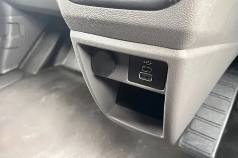 DG25EXZ Volkswagen Transporter 2.0 TDI 150 Commerce Plus Van Thumbnail #36