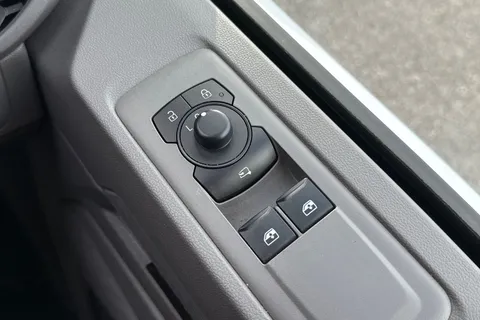 DG25EXZ Volkswagen Transporter 2.0 TDI 150 Commerce Plus Van Thumbnail #38