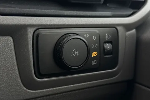 DG25EXZ Volkswagen Transporter 2.0 TDI 150 Commerce Plus Van Thumbnail #39