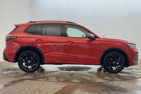 DG25ZJV Volkswagen Tiguan 1.5 eTSI 150 R-Line DSG⭐ Sunroof, Black Pack, Driver assistance package⭐ Thumbnail #4