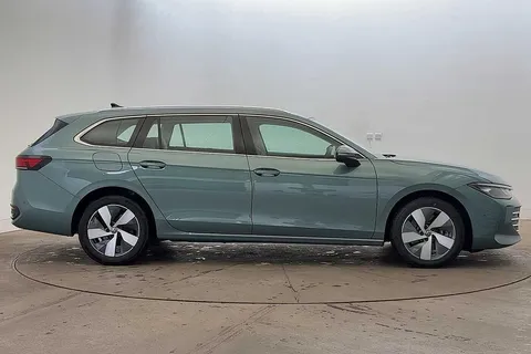 4 of 13 for Volkswagen Passat 1.5 TSI eHybrid 204PS Life 5dr DSG