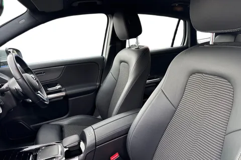 DX71KFZ Mercedes-Benz Gla 1.3 GLA200 Sport (Executive) 7G-DCT Euro 6 (s/s) 5dr Thumbnail #12