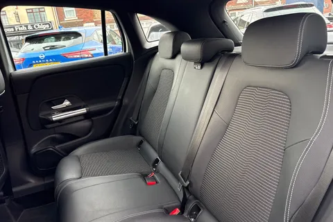 DX71KFZ Mercedes-Benz Gla 1.3 GLA200 Sport (Executive) 7G-DCT Euro 6 (s/s) 5dr Thumbnail #15