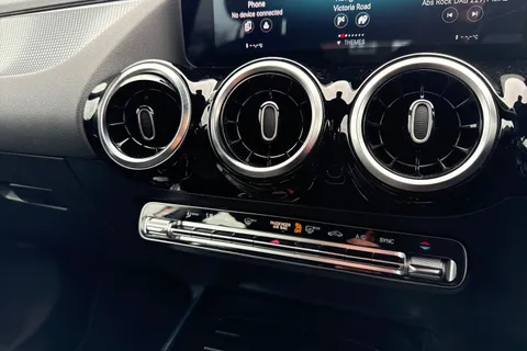 DX71KFZ Mercedes-Benz Gla 1.3 GLA200 Sport (Executive) 7G-DCT Euro 6 (s/s) 5dr Thumbnail #20