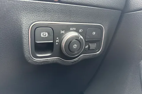 DX71KFZ Mercedes-Benz Gla 1.3 GLA200 Sport (Executive) 7G-DCT Euro 6 (s/s) 5dr Thumbnail #26