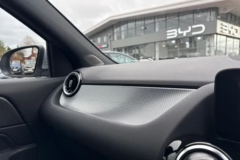 DX71KFZ Mercedes-Benz Gla 1.3 GLA200 Sport (Executive) 7G-DCT Euro 6 (s/s) 5dr Thumbnail #40