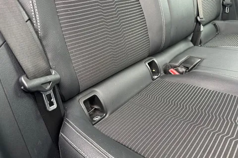 DX71KFZ Mercedes-Benz Gla 1.3 GLA200 Sport (Executive) 7G-DCT Euro 6 (s/s) 5dr Thumbnail #46