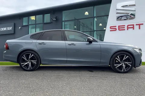 FG21ZZC Volvo S90 2.0h T8 Recharge 11.6kWh R-Design Saloon 4dr Petrol Plug-in Hybrid Auto AWD Euro 6 (s/s) (390 ps) Thumbnail #4