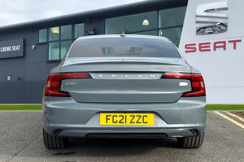 FG21ZZC Volvo S90 2.0h T8 Recharge 11.6kWh R-Design Saloon 4dr Petrol Plug-in Hybrid Auto AWD Euro 6 (s/s) (390 ps) Thumbnail #5