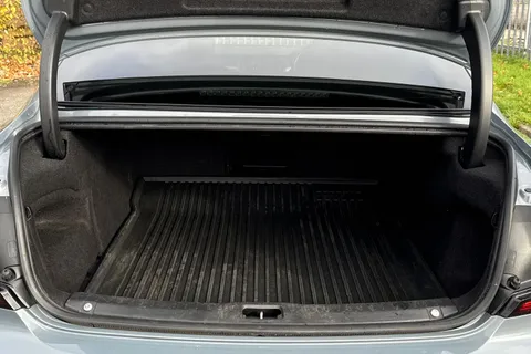 FG21ZZC Volvo S90 2.0h T8 Recharge 11.6kWh R-Design Saloon 4dr Petrol Plug-in Hybrid Auto AWD Euro 6 (s/s) (390 ps) Thumbnail #8