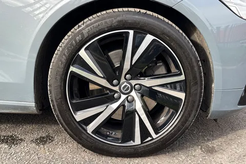 FG21ZZC Volvo S90 2.0h T8 Recharge 11.6kWh R-Design Saloon 4dr Petrol Plug-in Hybrid Auto AWD Euro 6 (s/s) (390 ps) Thumbnail #12