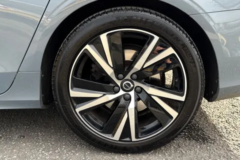 FG21ZZC Volvo S90 2.0h T8 Recharge 11.6kWh R-Design Saloon 4dr Petrol Plug-in Hybrid Auto AWD Euro 6 (s/s) (390 ps) Thumbnail #13