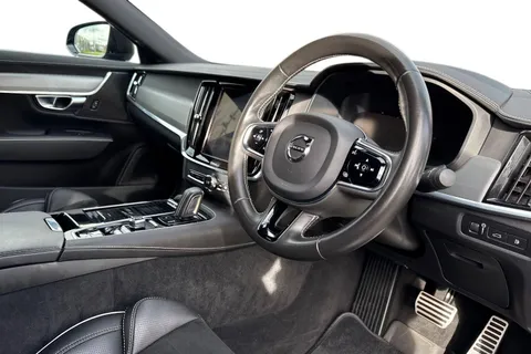 FG21ZZC Volvo S90 2.0h T8 Recharge 11.6kWh R-Design Saloon 4dr Petrol Plug-in Hybrid Auto AWD Euro 6 (s/s) (390 ps) Thumbnail #15