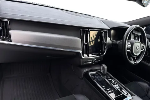 FG21ZZC Volvo S90 2.0h T8 Recharge 11.6kWh R-Design Saloon 4dr Petrol Plug-in Hybrid Auto AWD Euro 6 (s/s) (390 ps) Thumbnail #16