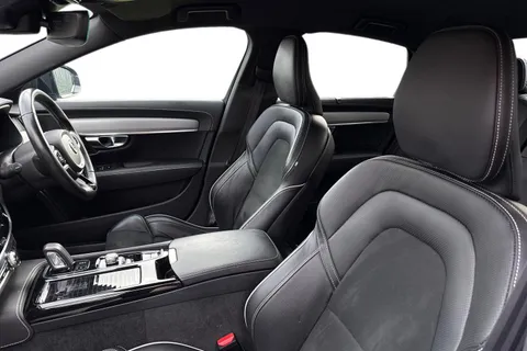 FG21ZZC Volvo S90 2.0h T8 Recharge 11.6kWh R-Design Saloon 4dr Petrol Plug-in Hybrid Auto AWD Euro 6 (s/s) (390 ps) Thumbnail #17