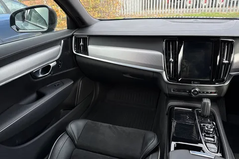 FG21ZZC Volvo S90 2.0h T8 Recharge 11.6kWh R-Design Saloon 4dr Petrol Plug-in Hybrid Auto AWD Euro 6 (s/s) (390 ps) Thumbnail #21