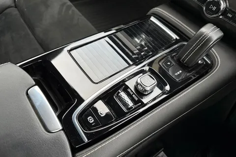 FG21ZZC Volvo S90 2.0h T8 Recharge 11.6kWh R-Design Saloon 4dr Petrol Plug-in Hybrid Auto AWD Euro 6 (s/s) (390 ps) Thumbnail #24