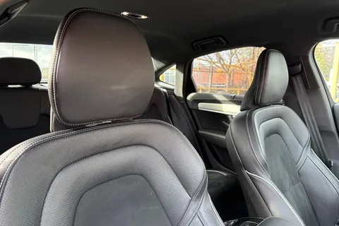 FG21ZZC Volvo S90 2.0h T8 Recharge 11.6kWh R-Design Saloon 4dr Petrol Plug-in Hybrid Auto AWD Euro 6 (s/s) (390 ps) Thumbnail #25