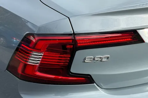 FG21ZZC Volvo S90 2.0h T8 Recharge 11.6kWh R-Design Saloon 4dr Petrol Plug-in Hybrid Auto AWD Euro 6 (s/s) (390 ps) Thumbnail #27