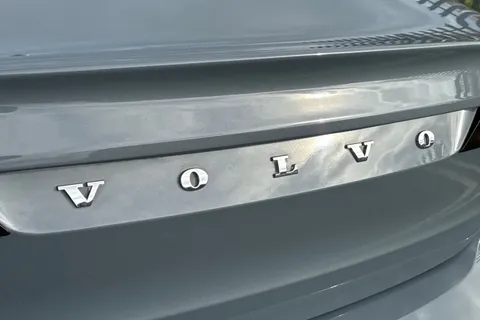 FG21ZZC Volvo S90 2.0h T8 Recharge 11.6kWh R-Design Saloon 4dr Petrol Plug-in Hybrid Auto AWD Euro 6 (s/s) (390 ps) Thumbnail #28