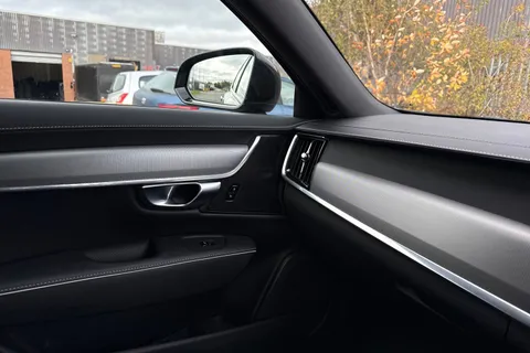 FG21ZZC Volvo S90 2.0h T8 Recharge 11.6kWh R-Design Saloon 4dr Petrol Plug-in Hybrid Auto AWD Euro 6 (s/s) (390 ps) Thumbnail #34