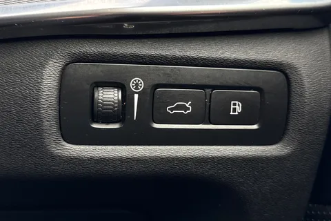 FG21ZZC Volvo S90 2.0h T8 Recharge 11.6kWh R-Design Saloon 4dr Petrol Plug-in Hybrid Auto AWD Euro 6 (s/s) (390 ps) Thumbnail #36