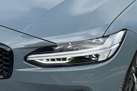 FG21ZZC Volvo S90 2.0h T8 Recharge 11.6kWh R-Design Saloon 4dr Petrol Plug-in Hybrid Auto AWD Euro 6 (s/s) (390 ps) Thumbnail #40