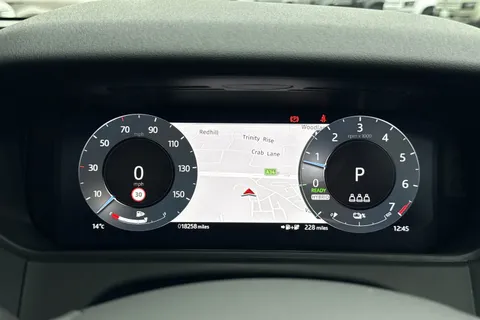KS73YCJ Land Rover Range Rover Velar 2.0 P400e Dynamic SE 5dr Thumbnail #18