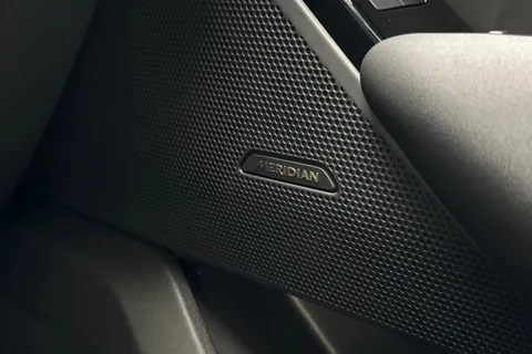 KS73YCJ Land Rover Range Rover Velar 2.0 P400e Dynamic SE 5dr Thumbnail #26