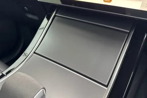 KS73YCJ Land Rover Range Rover Velar 2.0 P400e Dynamic SE 5dr Thumbnail #43