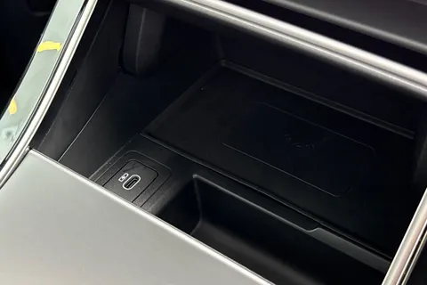 KS73YCJ Land Rover Range Rover Velar 2.0 P400e Dynamic SE 5dr Thumbnail #44