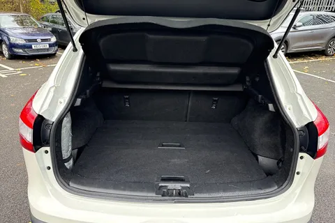 PK16NPN Nissan Qashqai 1.2 DIG-T Tekna 2WD Euro 6 (s/s) 5dr Thumbnail #10