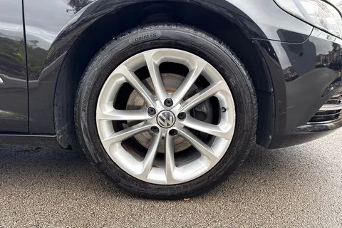 13 of 63 for Volkswagen Cc 2.0 TDI BlueMotion Tech Euro 6 (s/s) 4dr