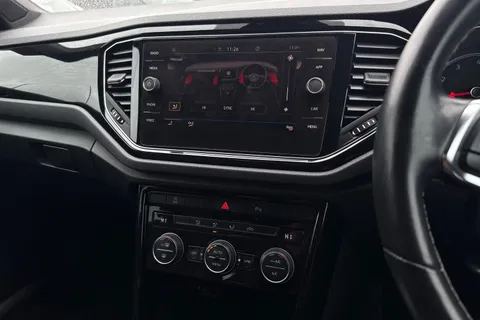 22 of 43 for VOLKSWAGEN T-ROC 1.0 TSI 110 Black Edition 5dr