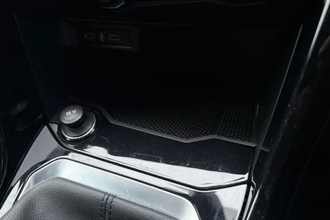 34 of 43 for VOLKSWAGEN T-ROC 1.0 TSI 110 Black Edition 5dr