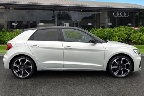 DX25URC Audi A1 Black Edition 30 TFSI 116 PS S tronic Thumbnail #4