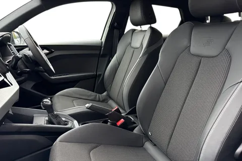 DX25URC Audi A1 Black Edition 30 TFSI 116 PS S tronic Thumbnail #17