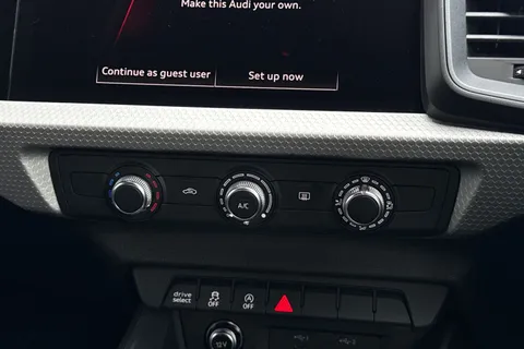 DX25URC Audi A1 Black Edition 30 TFSI 116 PS S tronic Thumbnail #23