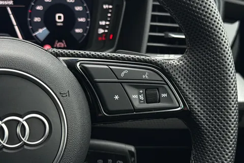 DX25URC Audi A1 Black Edition 30 TFSI 116 PS S tronic Thumbnail #35