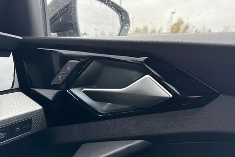 DX25URC Audi A1 Black Edition 30 TFSI 116 PS S tronic Thumbnail #40